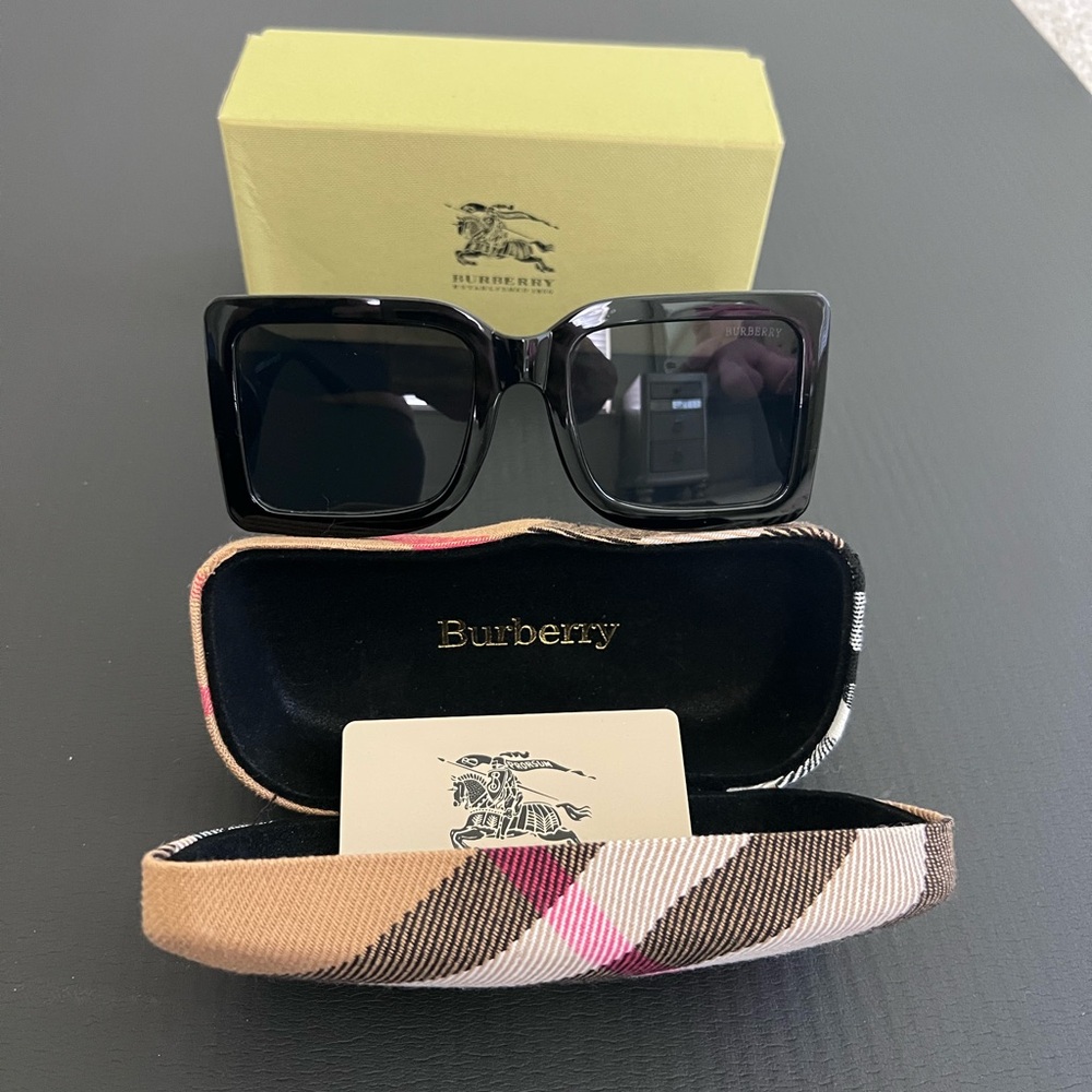 Black Square Sunglasses with Protective Case